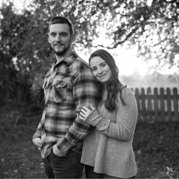 Like this listing to know when I’m live! - Picture 3 of 4